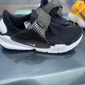 Men’s Nike Sock Dart